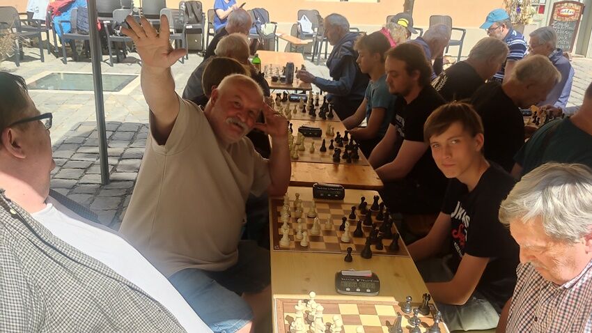 Jubilejní desátý ročník šachového turnaje Chess Prostějov Open vyhrál místní hráč Roman Závůrka