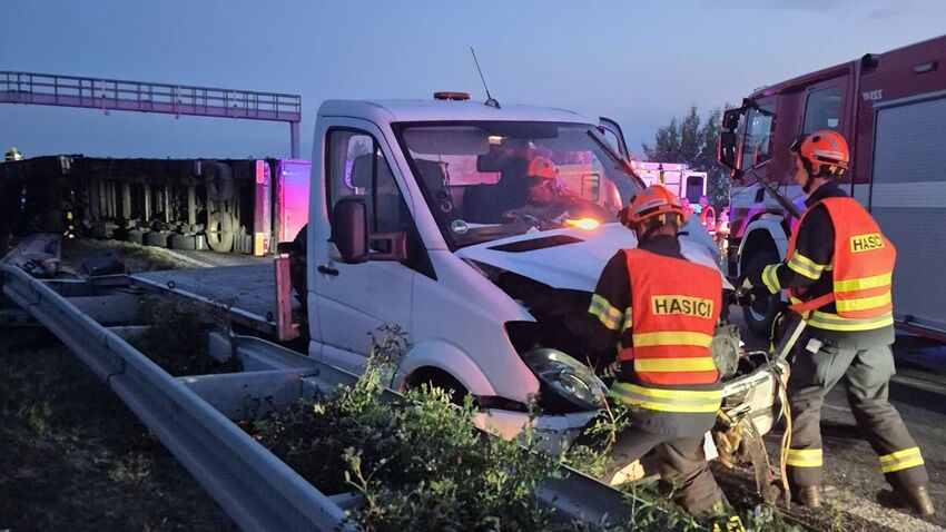 Hasiči z Nezamyslic a Němčic zasahovali u vážné nehody