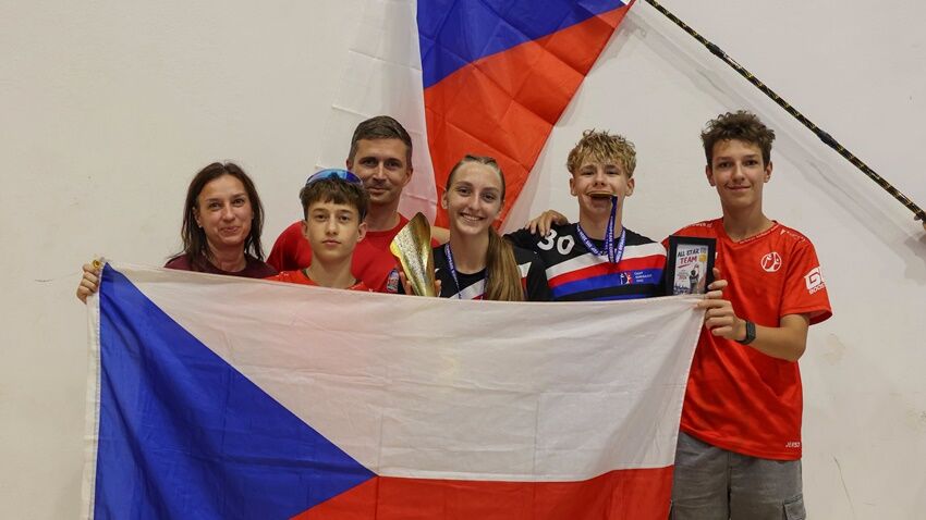 Korfbalové kvarteto z klubu Vosíme.cz Prostějov se podílelo na zlatu ČR U15 z Evropského poháru