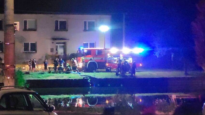 Skok do rybníka skončil záchrannou akcí