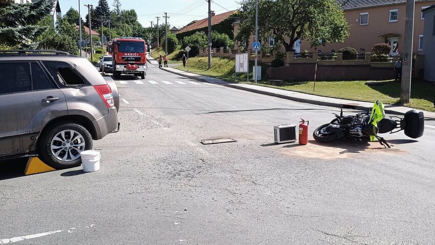 Motorkáře transportoval do nemocnice vrtulník