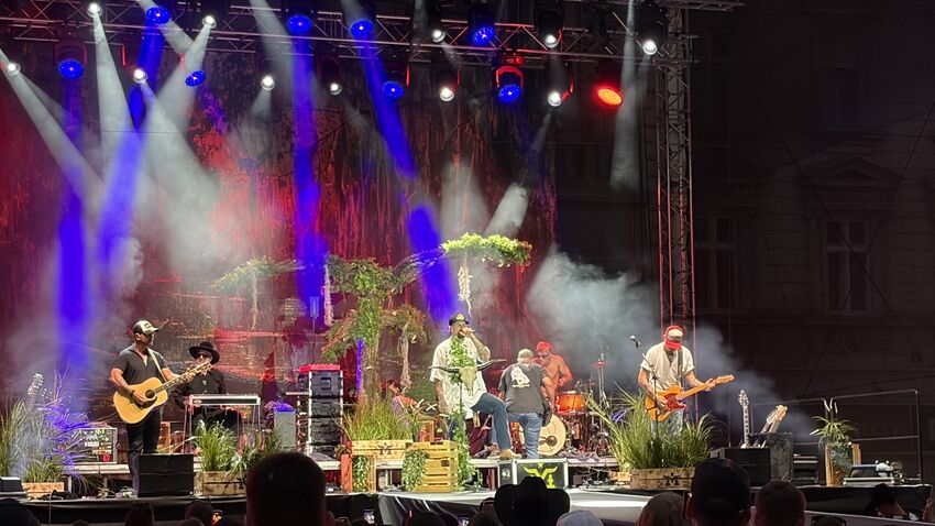Dvojkoncert Matěje Plška a Marpa rozpálil náměstí  