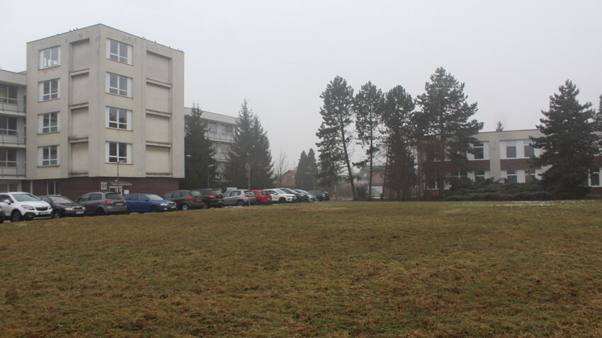 Nemocniční pavilon za tři čtvrtě miliardy už má stavebko