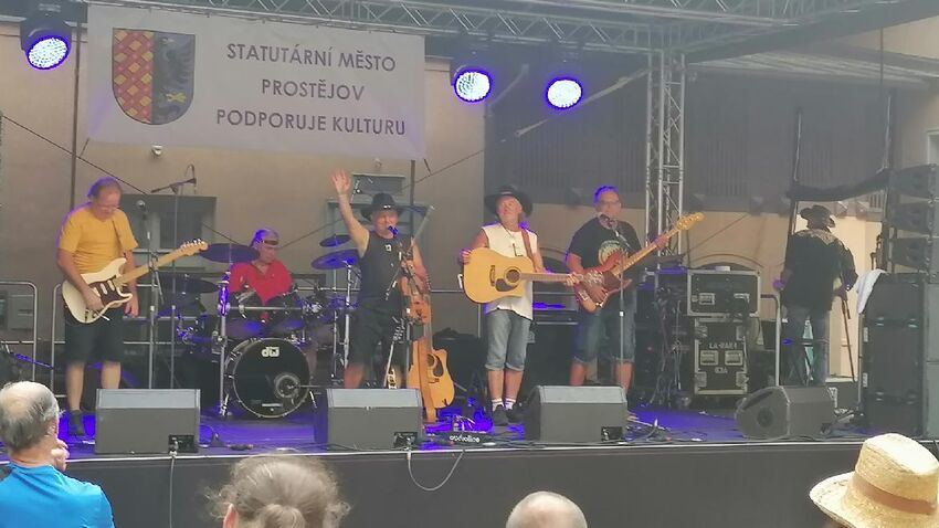 Zámeckým nádvořím zněla country muzika