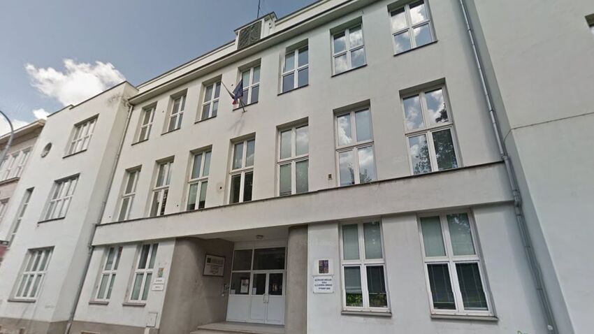 Na „zdravce“ se pokládá nová střecha