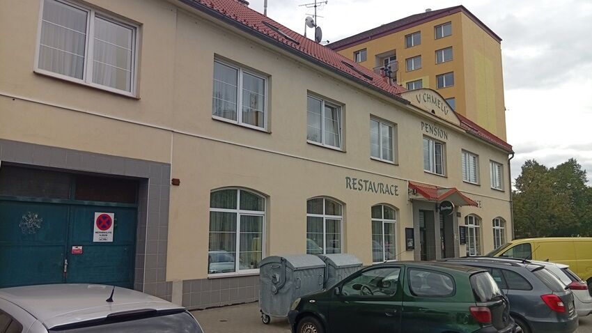 Legendární hostinec U Chmelů půjde k zemi? 