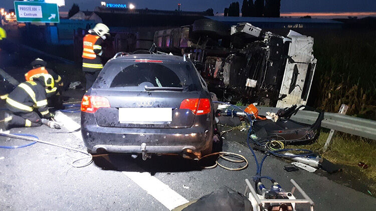 Dálnice je uzavřena, došlo k tragédii