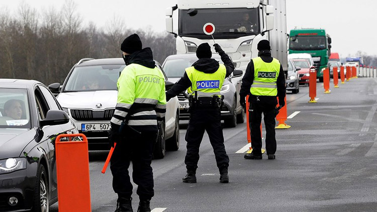 Vláda vyhlásila tvrdý LOCKDOWN