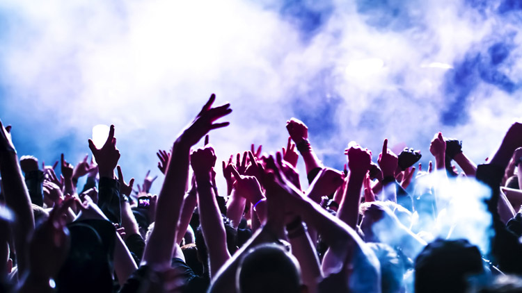 Vláda uvolnila další protikoronavirové opratě