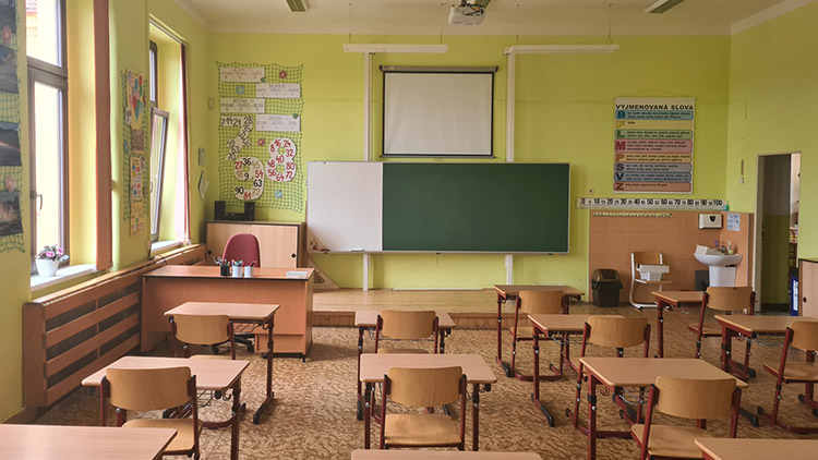 Nákaza se šíří i na základních školách