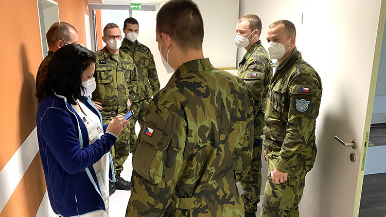 V nemocnici je už 76 hospitalizovaných