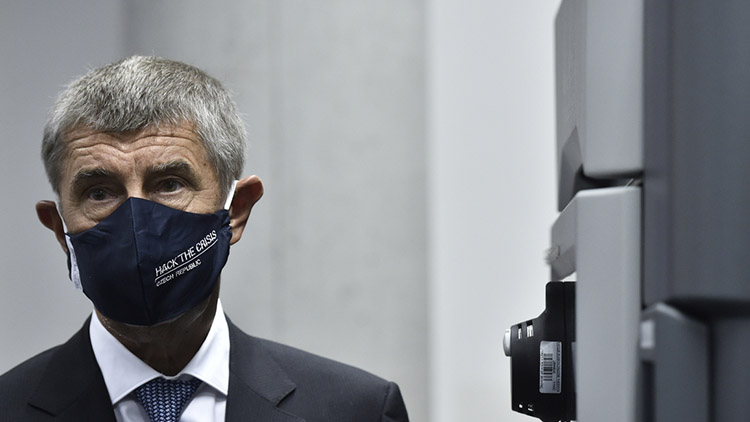 Nouzový stav trvá! Lidé se bojí, že budou zkažené Vánoce