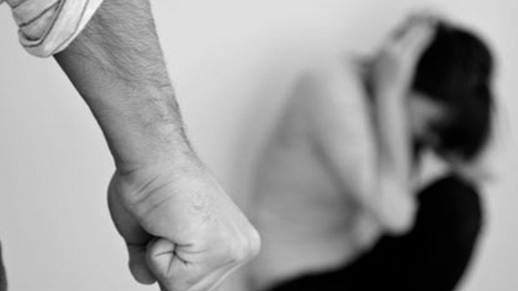 Soka v lásce zmlátil,  expartnerce dal pěstí 