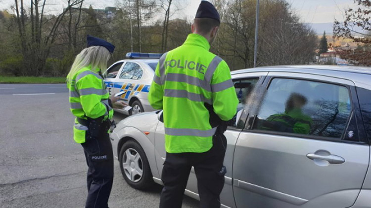 Dveře nechal otevřené