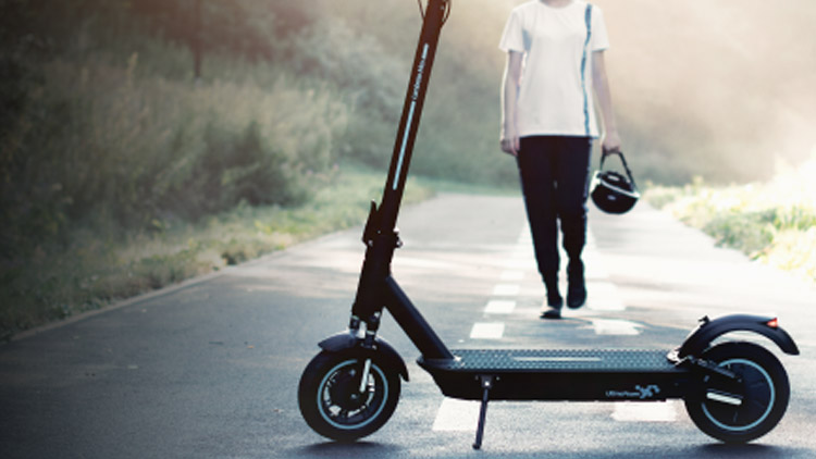 Zloděje chytili, koloběžka je ale fuč