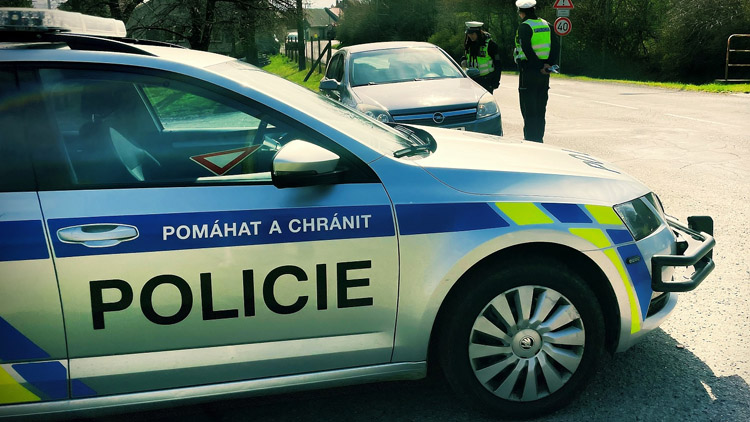 Slečně nastartovali auto