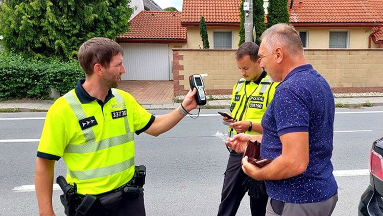 Policie během prázdnin „číhá“ na silnicích