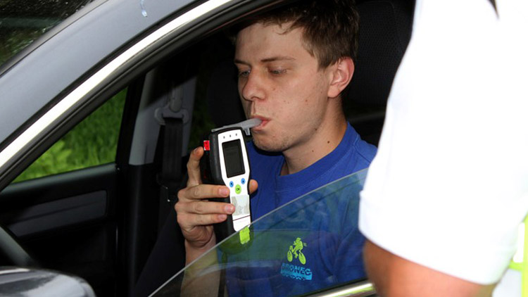 Rychle, opilý a pod kokainem