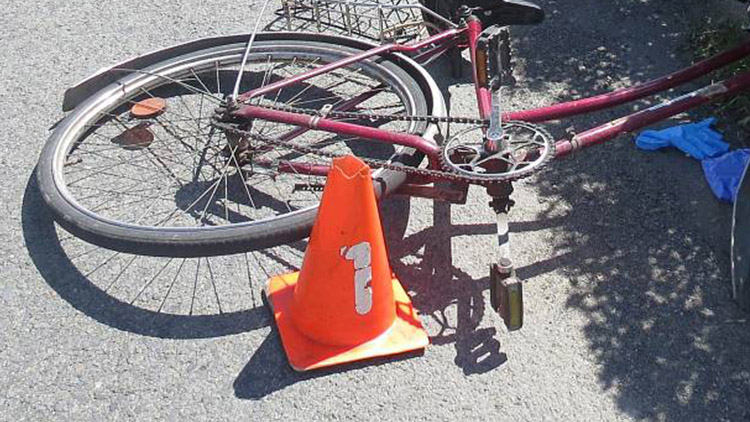 Ranou do zad shodil ženu z kola!