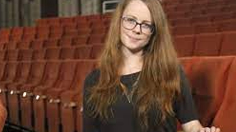 Ředitelku čekají mateřské  povinnosti. Kdo povede kino?