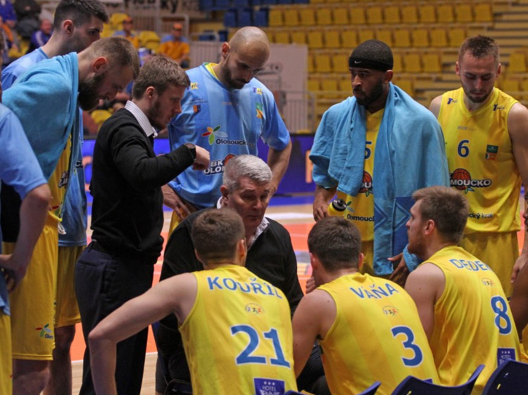 Parádní start do basketbalové nadstavby