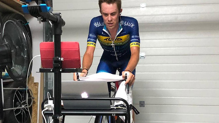 Cyklisté absolvovali další  on-line závod na ergometrech