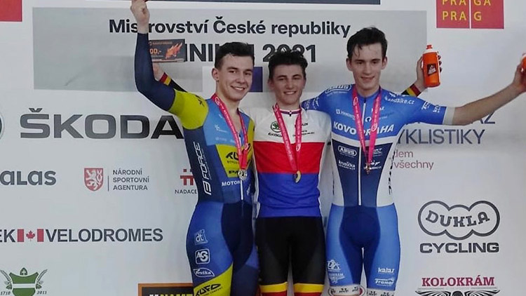 Dvě juniorská stříbra v cyklistice  z dráhového MČR v omniu  pro Matyáše Koblížka  a Elišku Grulichovou