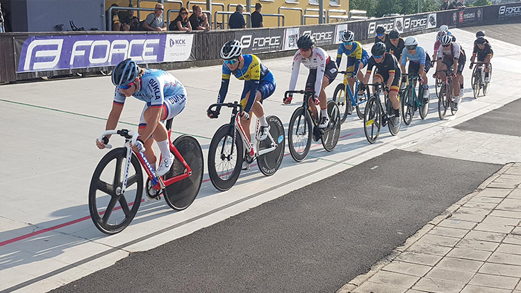 První chod třídenního cyklistického menu obstarala  GP TUFO - VC Olomouckého kraje. ZÁŘIL KOBLÍŽEK