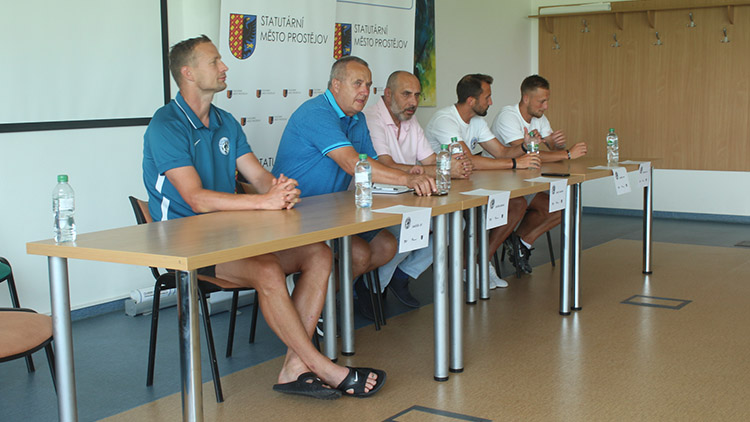 Cíle, změny v kádru i srandy .Předsezónní tiskovka 1.SK Prostějov proběhla už před generálkou