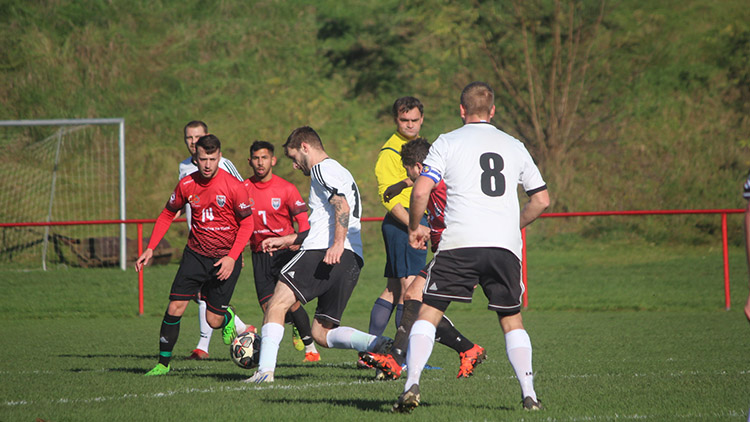 Kralice doma zaskočily favorita a braly bod