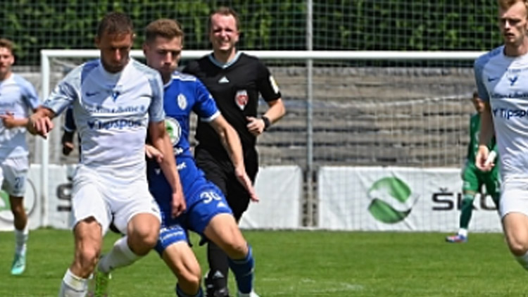 PŘÍPRAVA: VLAŠIM OTOČILA DUEL S MLADOU BOLESLAVÍ, DUKLA S PARDUBICEMI. BRNO DÁLE VÍTĚZÍ