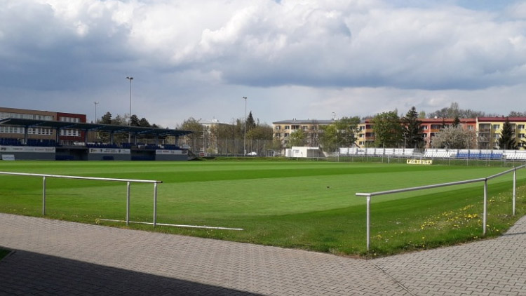 Stavba stadionu začíná! První etapou bude osvětlení a trávník