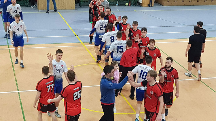 KOSTELECKÝ PROPADÁK DOMA PROTI KUŘIMI