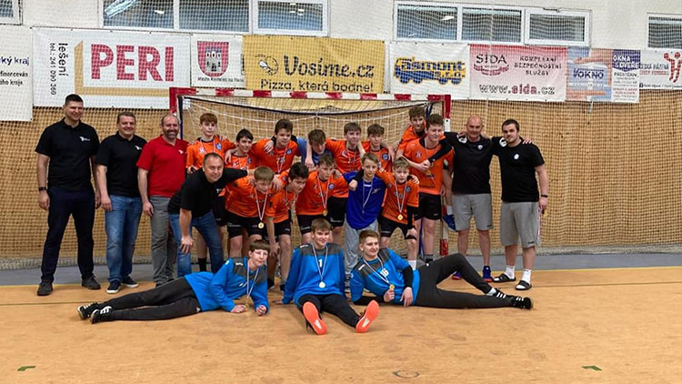 Házenkářští starší žáci Centra Haná  vyhráli krajskou ligu  a v lize skončili druzí!