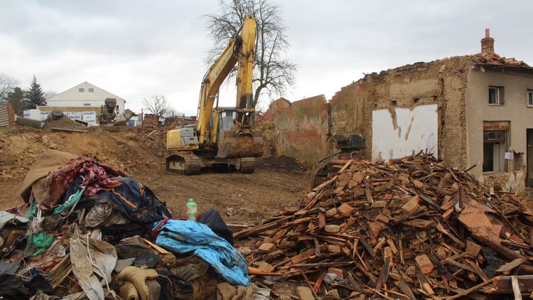 Bouráme! V Pivíně šly k zemi opuštěné domy