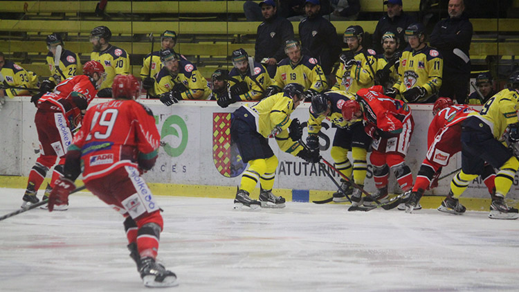 Mizerný úvod a spousta vyloučených