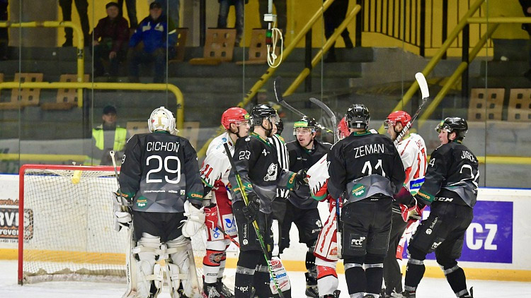 Velké naděje, pak nula:  Baník v závěru udržel nervy a slavil