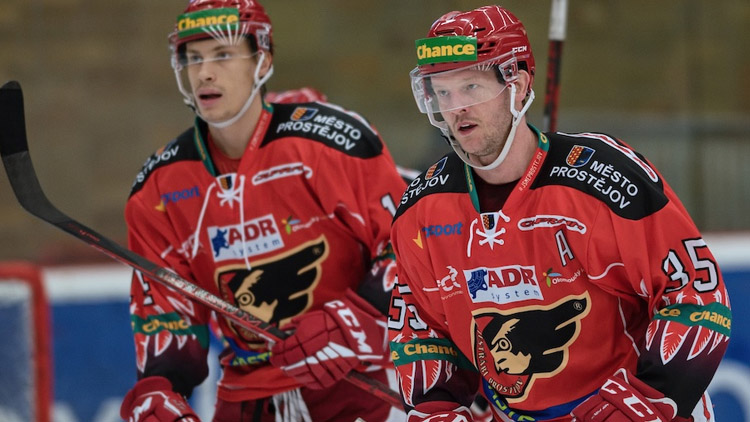 Z přestřelky vyšli lépe Jestřábi a vedou v sérii 2:1!