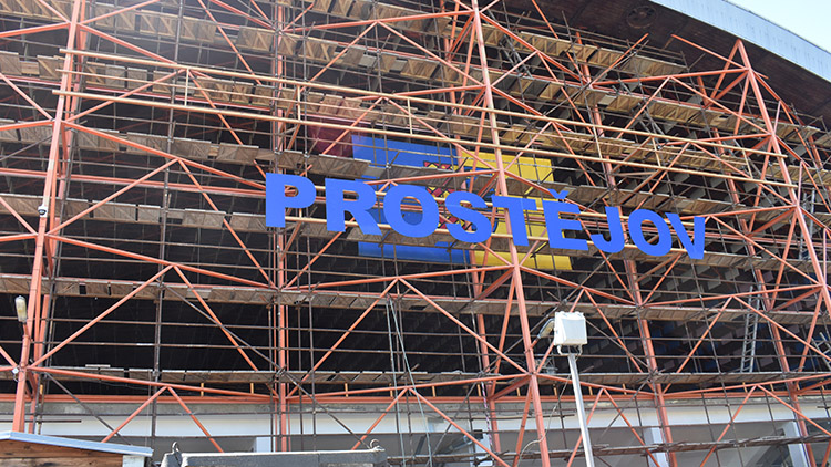 Za opravu dvou šaten zaplatí město  1,6 milionu korun. Není to moc?