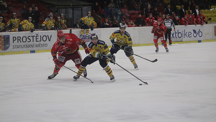 Výborná show:  Jestřábi dotáhli čtyři góly, pak je zradila koncovka