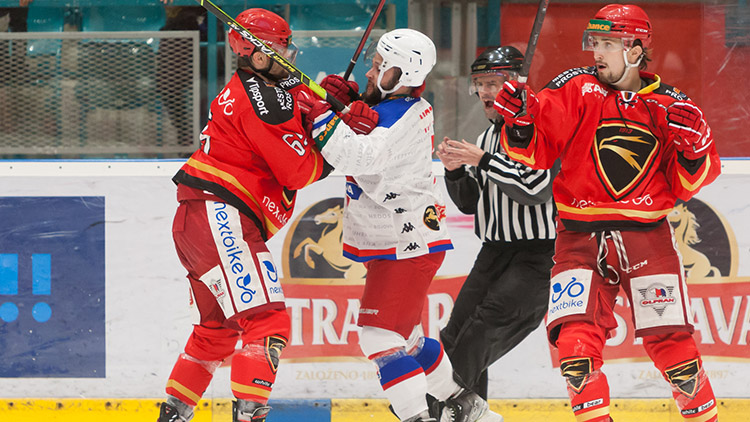 Jestřábi popáté vítězní, porazili lídra!