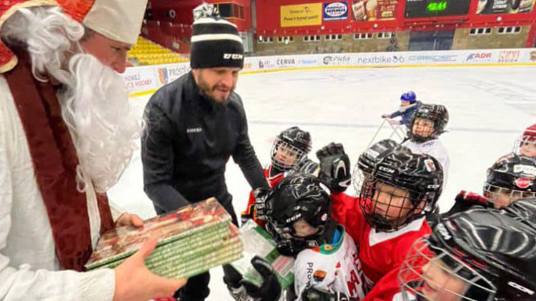 Mikuláš po roce opět na stadionu