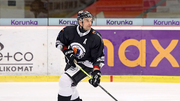 „Chceme se ctí dohrát a vyhnout se blamáži,“  konstatuje zkušený obránce Marek Černošek