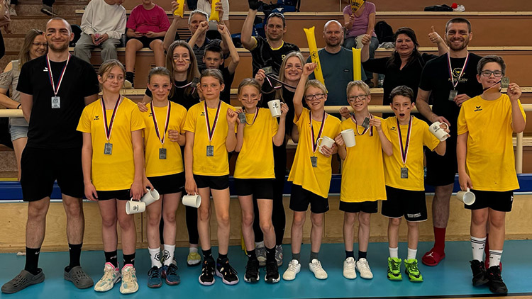 V korfbalové Lize minižáků byl Prostějov stříbrný  a Kostelec bronzový! Vosí přípravka skončila čtvrtá