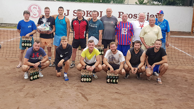 NOHEJBALOVÝ MEMORIÁL Oplockého a Matkulčíka .VYHRÁL TÝNEČEK tvořený ze dvou třetin domácími