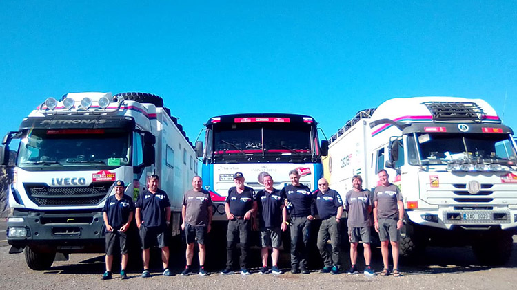 Rallye Dakar dává stáji FESH FESH s prostějovským  automechanikem Milanem Spáčilem pořádně zabrat