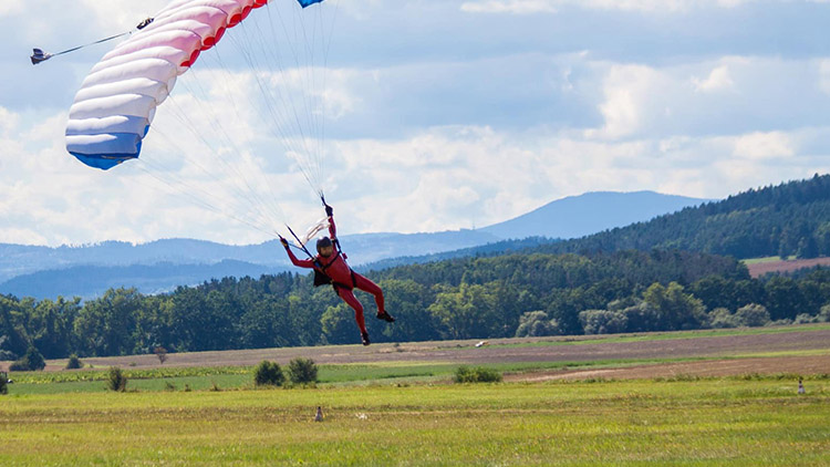 Prostějovské parašutisty čekají únorové závody v Dubaji