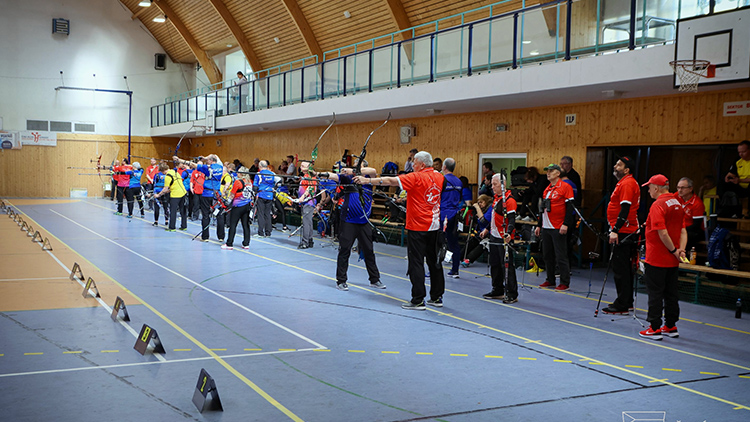 Foto Marek Sonnevend Na MČR seniorů v Kostelci byli zástupci  Lukostřelby Prostějov nejlépe až devátí
