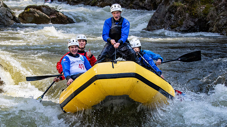 Z LABSKÉ SOUTĚSKY VYLOVILI RAFTAŘI  PŮLTUCET MEDAILÍ