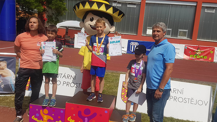 Sportující děti si po roce užily  v Prostějově atletickou čokoládovou tretru